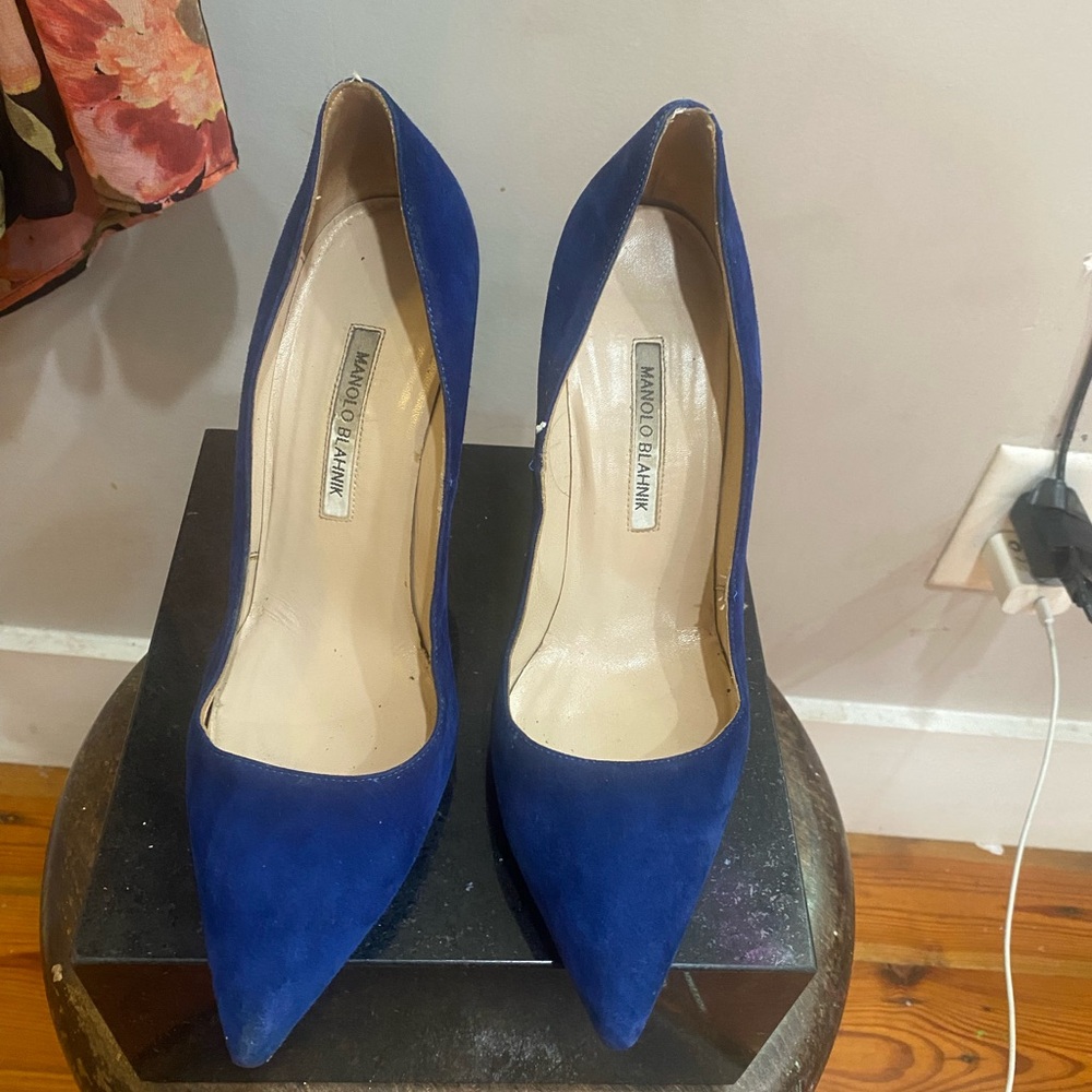 Manolo Blahnik Navy Suede “bb” Pumps w/o original box.  In beautiful condition.